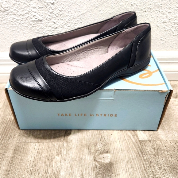 LifeStride Women's Dig Ballet Flat, Black Kylie - Size 8.5W     MSRP $59 - Picture 7 of 10